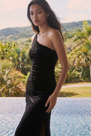 Black Velvet Maxi Dress – Elegant Evening Dress